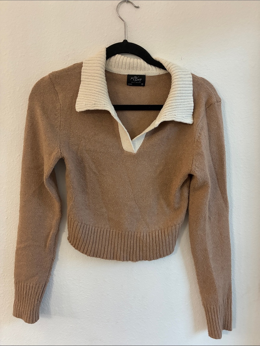 Cropped V-Neck Knit Sweater in Tan with Cream Collar